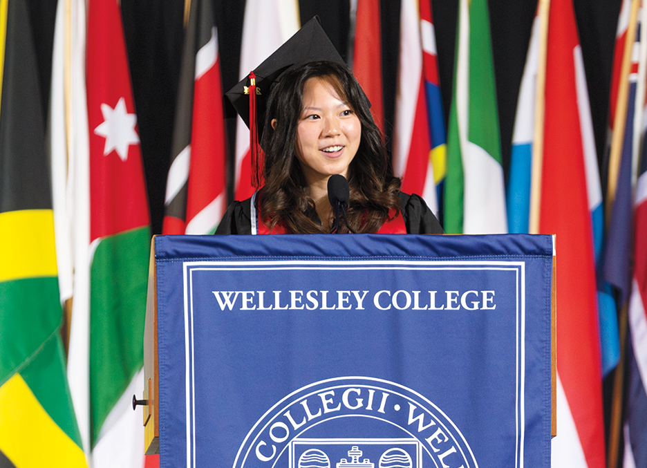 Student speaker Haley Lee-Burke ’24 addresses her classmates.