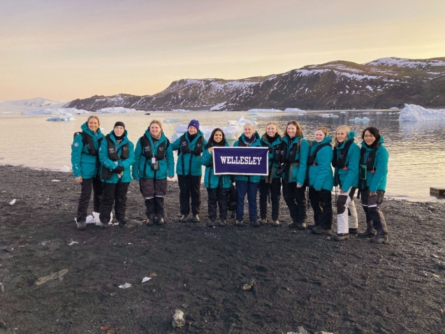 A group of the alums and Rachel Stanley, associate professor of chemistry and the Frost Associate Professor in Environmental Science at Wellesley, took advantage of the spectacular view above during an excursion to capture the moment with the Wellesley banner. Pictured are: Zehra Fazal ’05, Olivia Lillich Hilton ’83, Rachel Stanley, Rose Baghdady Ganim ’90, Aliya Khalidi ’07, Joanne Van Cor ’76, Kristina Szilagyi ’09, Erzsi Szilagyi ’04, WCAA Executive Director Kathryn Harvey Mackintosh ’03, Elizabeth Gibbs