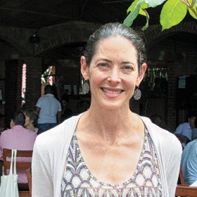 A photo portrait of Alissa Carlat Ruxin '97shows her standing in front of her restaurant, Heaven.