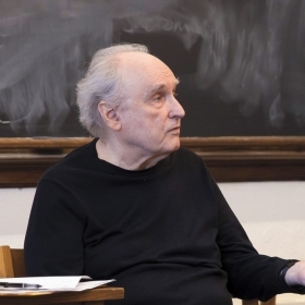 Professor Frank Bidart in the classroom.