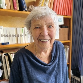 A photo portrait of Linda Esslinger Heusser ’54