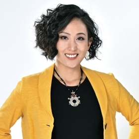 A photo portrait of Emily Y. Yu